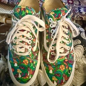 VANS!! MUSHROOMS!!!! Sweet condition!! White tag